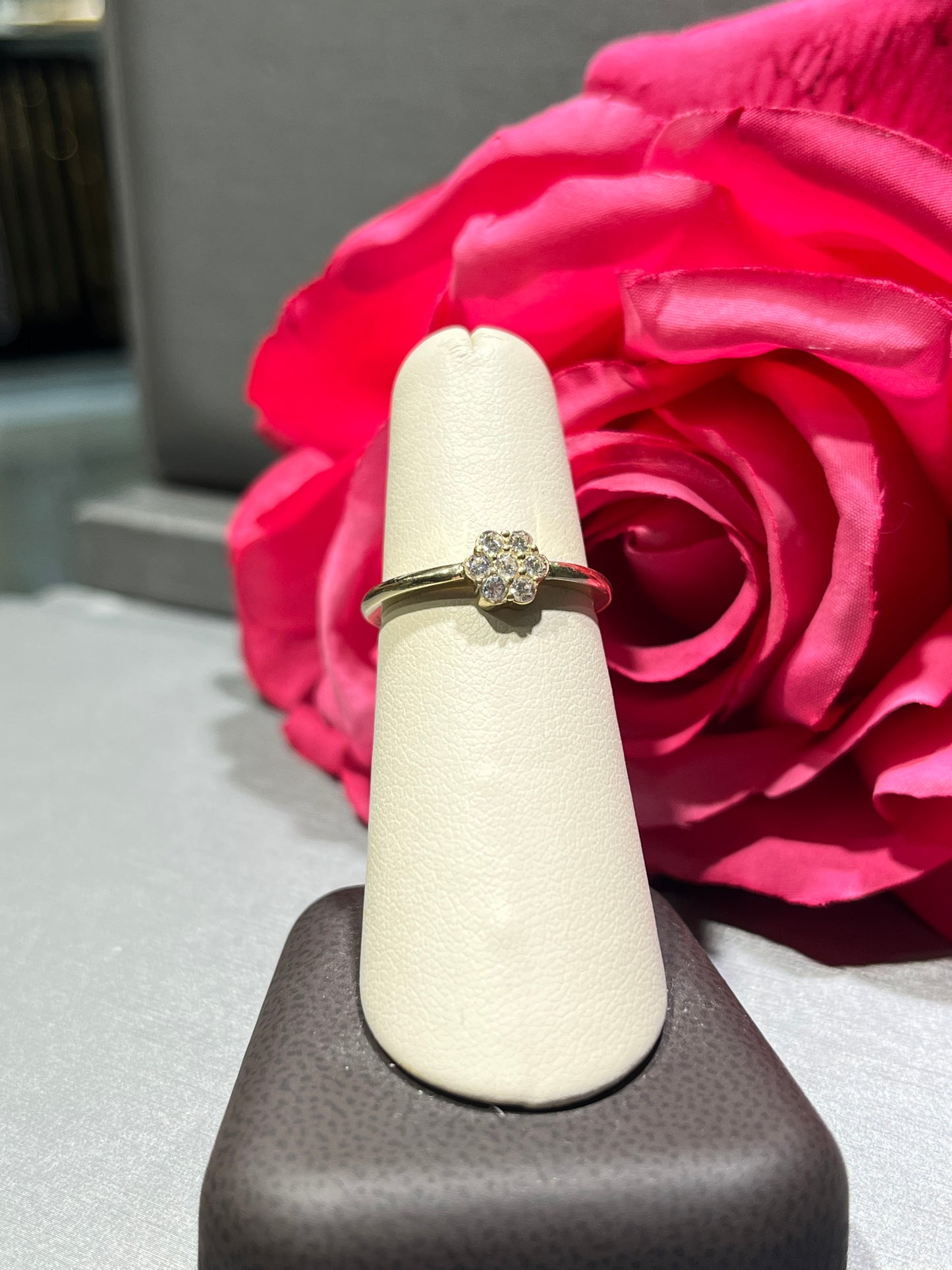 14K Flower 🌸 Women’s Ring Yellow Gold